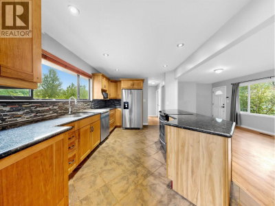 2155 MOHAWK Avenue | Coquitlam British Columbia | Slide Image Ten