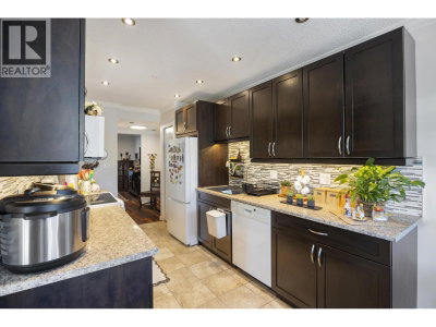2561 RUNNEL Drive | Coquitlam British Columbia | Slide Image Eight