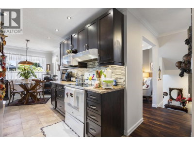 2561 RUNNEL Drive | Coquitlam British Columbia | Slide Image Nine
