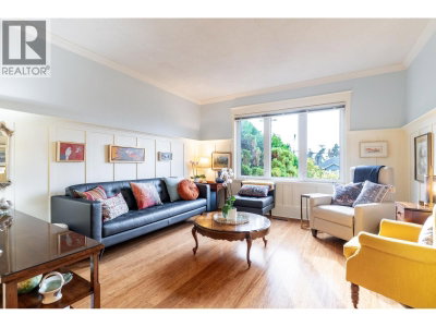 114 KINGS Road | North Vancouver British Columbia | Slide Image Thirteen