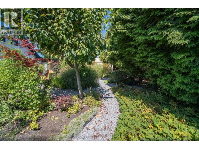 114 KINGS Road | North Vancouver British Columbia | Slide Image Five