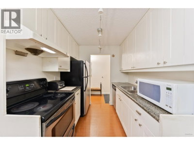 2299 30TH Avenue | Vancouver British Columbia | Slide Image Nine