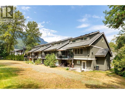 1158 CARMEL Place | Squamish British Columbia | Slide Image Two