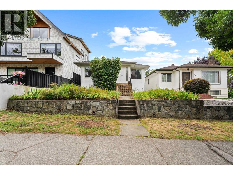 2608 4TH Avenue Vancouver British Columbia, V5M 1K4 - 2 Bedrooms Home For Sale