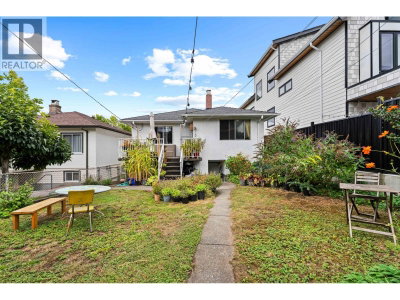 2608 4TH Avenue | Vancouver British Columbia | Slide Image Thirty