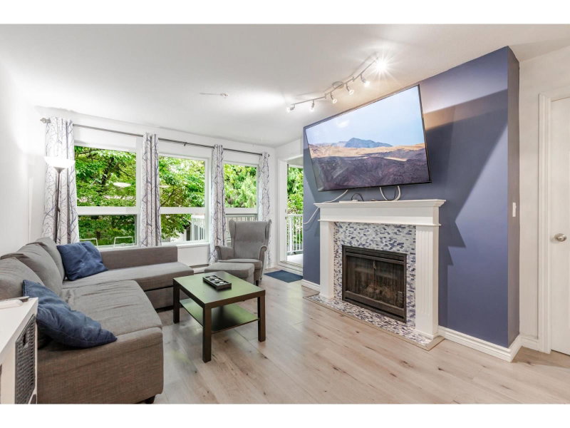 9688 148 Street Surrey British Columbia, V3R 0W2 - 1 Bedroom Condo For Sale