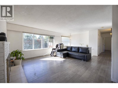 3648 VINCENT Street | Port Coquitlam British Columbia | Slide Image Three