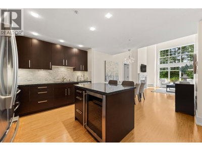 1140 STRATHAVEN Drive | North Vancouver British Columbia | Slide Image Eleven