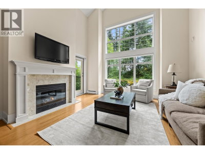 1140 STRATHAVEN Drive | North Vancouver British Columbia | Slide Image Five