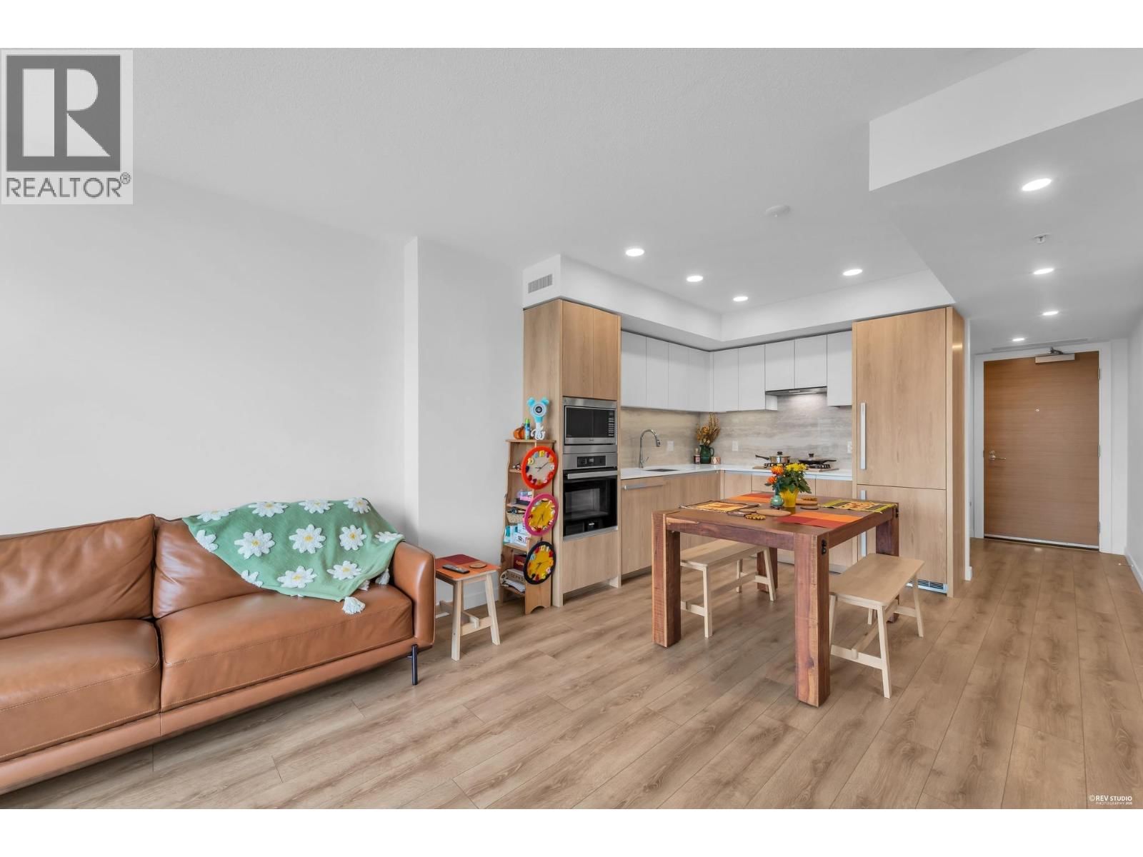 8111 PARK Road, Richmond, British Columbia V6Y 0M2