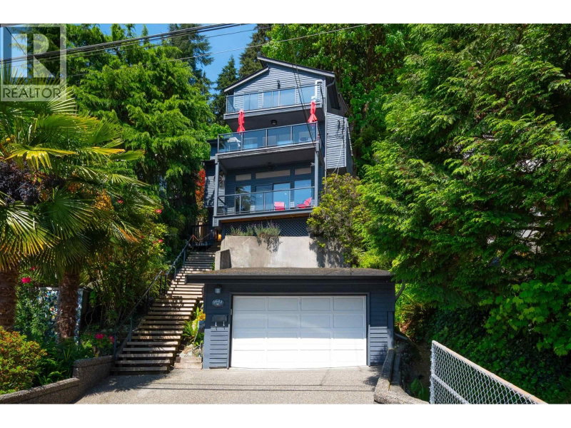 2643 PANORAMA Drive North Vancouver British Columbia, V7G 1V7 - 4 Bedrooms Home For Sale