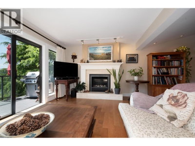 2643 PANORAMA Drive | North Vancouver British Columbia | Slide Image Twelve