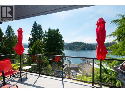 2643 PANORAMA Drive | North Vancouver British Columbia | Slide Image Fifteen