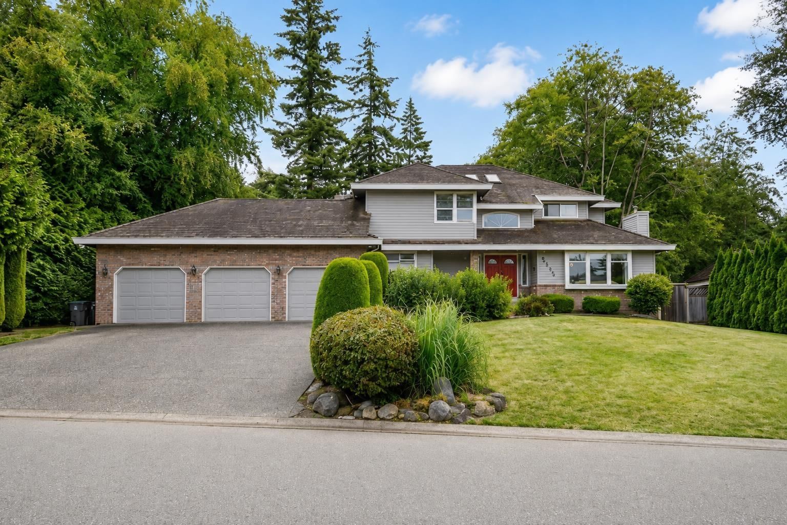 5686 125A Street, Surrey, British Columbia V3X 3G8