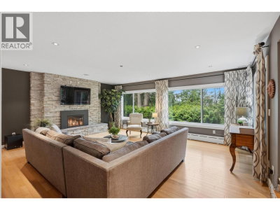 2261 HILL Drive | North Vancouver British Columbia | Slide Image Sixteen