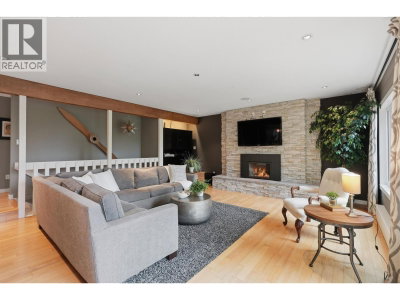 2261 HILL Drive | North Vancouver British Columbia | Slide Image Seventeen