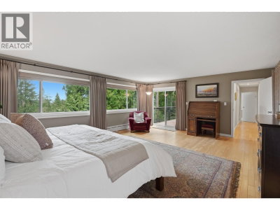 2261 HILL Drive | North Vancouver British Columbia | Slide Image Nineteen