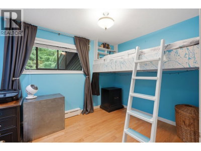 2261 HILL Drive | North Vancouver British Columbia | Slide Image Twenty-seven