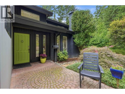 2261 HILL Drive | North Vancouver British Columbia | Slide Image Three