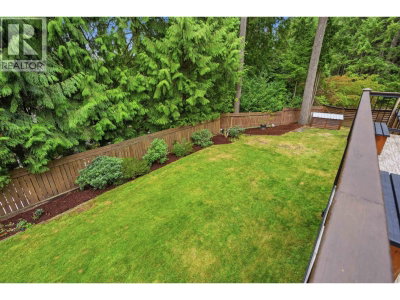 2261 HILL Drive | North Vancouver British Columbia | Slide Image Thirty-five