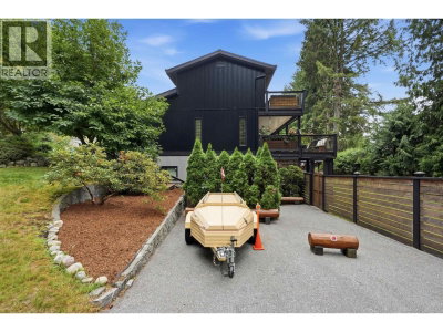 2261 HILL Drive | North Vancouver British Columbia | Slide Image Thirty-seven