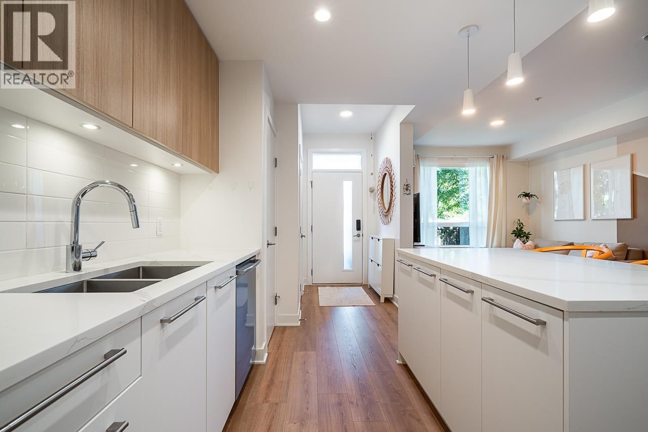 2035 GLENAIRE Drive, North Vancouver, British Columbia V7P 1Y2