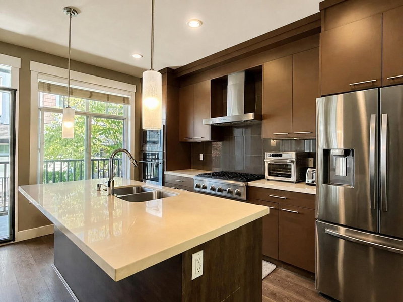 15977 26 Avenue Surrey British Columbia, V3Z 2W7 - 4 Bedrooms Condo For Sale