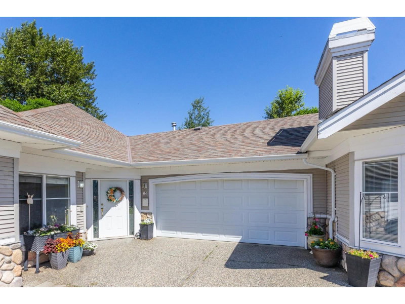 31501 UPPER MACLURE Road Abbotsford British Columbia, V2T 5S6 - 5 Bedrooms Waterfront Condo For Sale