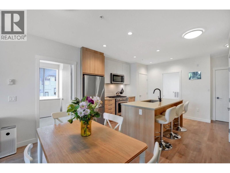 707 COMO LAKE Avenue Coquitlam British Columbia, V3J 0J5 - 2 Bedrooms Condo For Sale