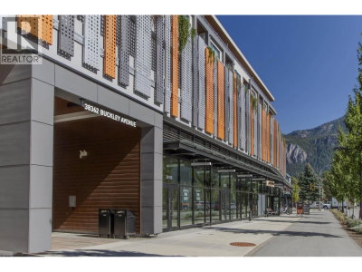 38362 BUCKLEY Avenue | Squamish British Columbia | Slide Image Thirteen