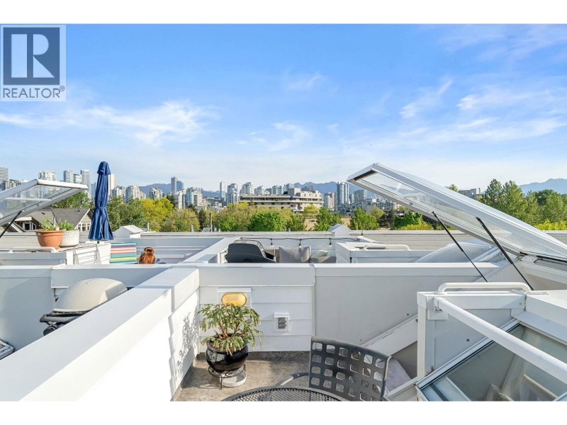669 7TH Avenue Vancouver British Columbia, V5Z 1B6 - 1 Bedroom Condo For Sale