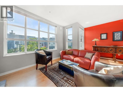 669 7TH Avenue | Vancouver British Columbia | Slide Image Two
