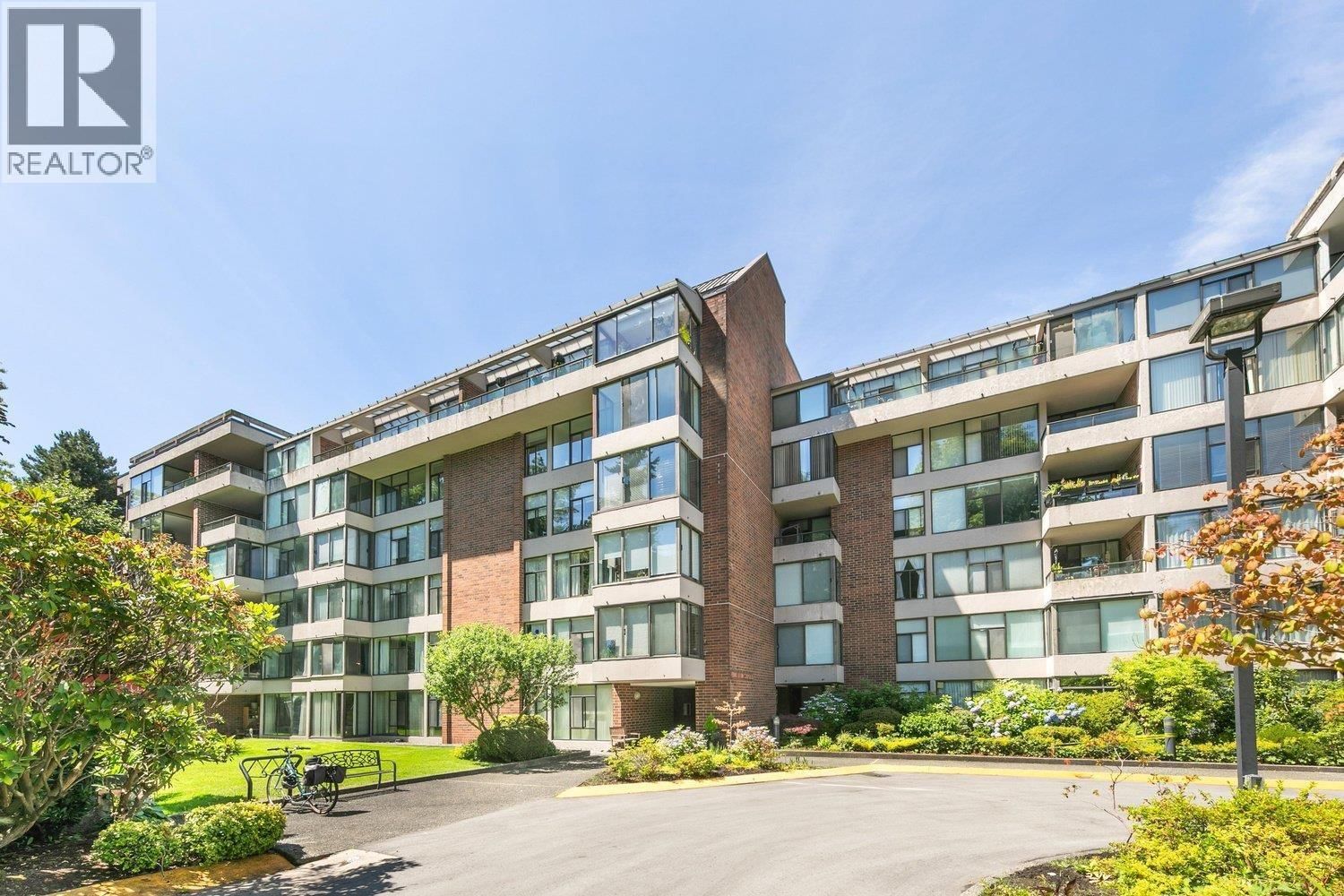 4101 YEW Street, Vancouver, British Columbia V6L 3B7