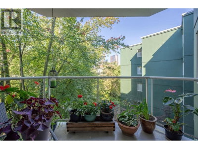 1508 MARINER Walk | Vancouver British Columbia | Slide Image Twenty-five