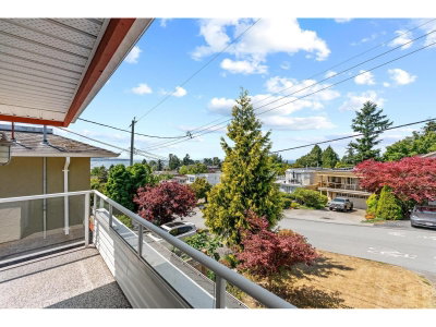 952 KENT Street | White Rock British Columbia | Slide Image Eight