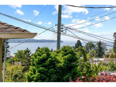 952 KENT Street | White Rock British Columbia | Slide Image Nine