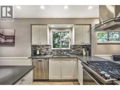 795 NOONS CREEK Drive | Port Moody British Columbia | Slide Image Eleven