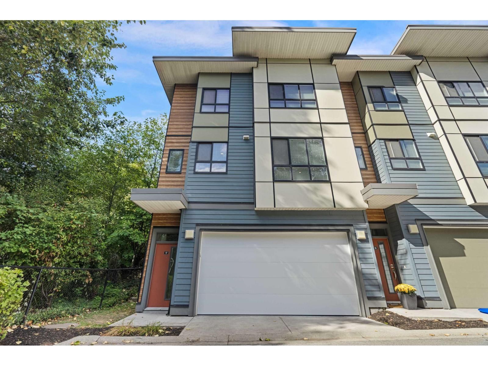 1968 NORTH PARALLEL Road, Abbotsford, British Columbia V3G 2C6