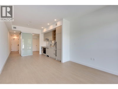 422 3RD Street | North Vancouver British Columbia | Slide Image Eight