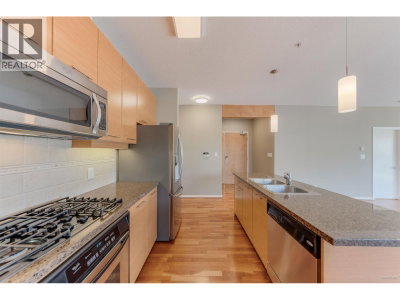 530 RAVEN WOODS Drive | North Vancouver British Columbia | Slide Image Twelve