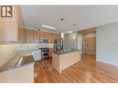 530 RAVEN WOODS Drive | North Vancouver British Columbia | Slide Image Four