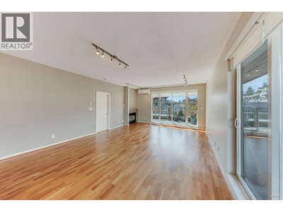 530 RAVEN WOODS Drive | North Vancouver British Columbia | Slide Image Eight