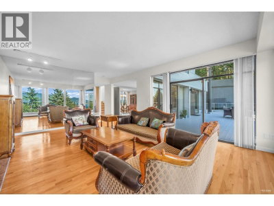 5317 MONTIVERDI Place | West Vancouver British Columbia | Slide Image Eight