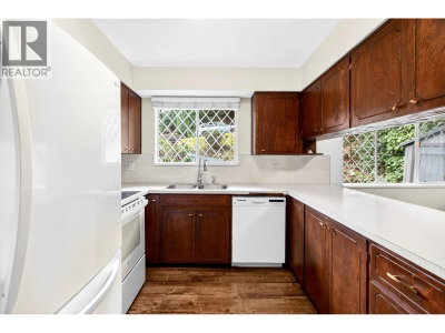 3362 VIEWMOUNT Drive | Port Moody British Columbia | Slide Image Eight