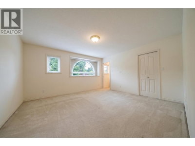 7586 SEQUOIA Road | Burnaby British Columbia | Slide Image Eighteen