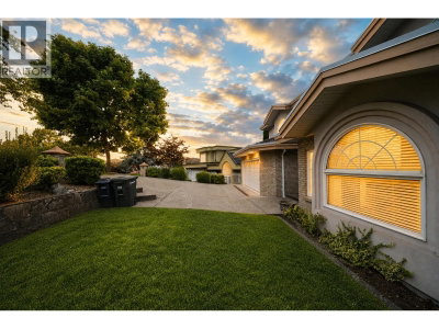 7586 SEQUOIA Road | Burnaby British Columbia | Slide Image Four