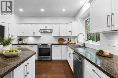 36 MAPLE Court | Port Moody British Columbia | Slide Image Eighteen