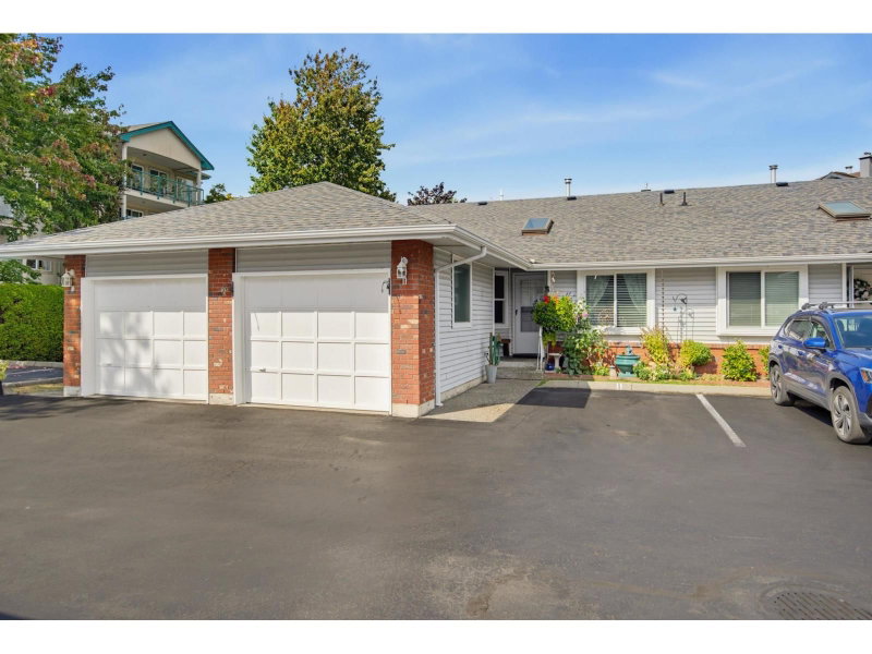 5365 205 Street Langley British Columbia, V3A 7V7 - 2 Bedrooms Condo For Sale