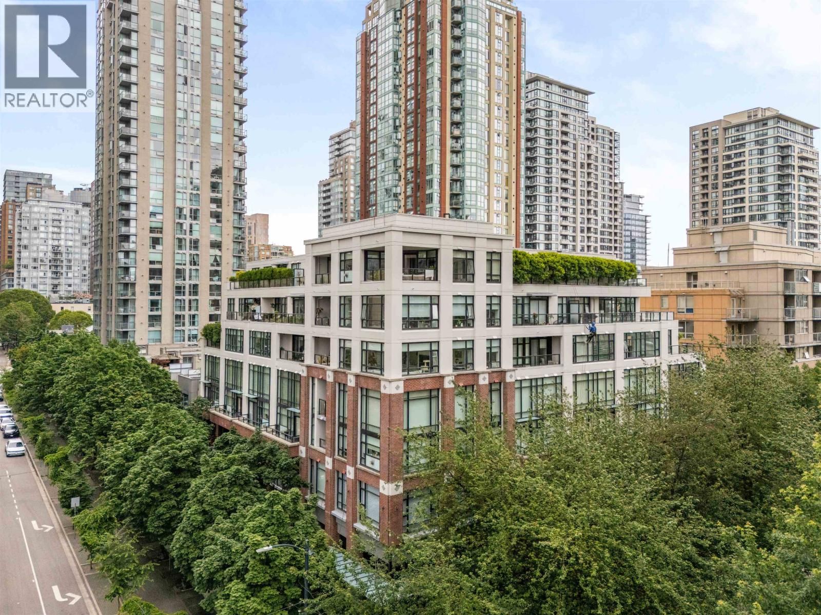 988 RICHARDS Street, Vancouver, British Columbia V6B 8R2