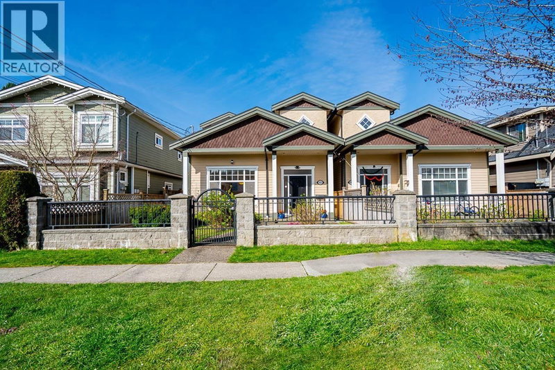 903 CLIFF Avenue Burnaby British Columbia, V5A 2J4 - 4 Bedrooms Condo For Sale